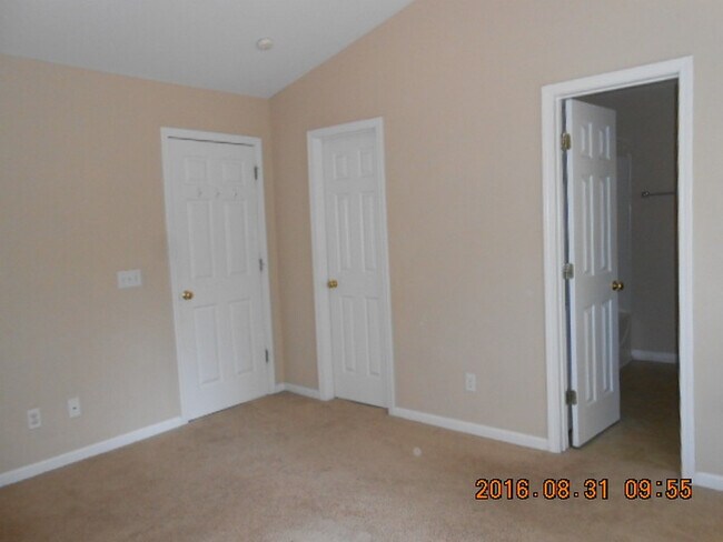 Building Photo - Renovated Three Bedroom Townhome in Townes of Buckwalter