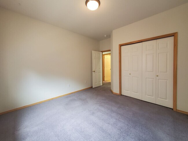 Building Photo - Beautiful South Richland 3-Bedroom Rambler with Open Floor Plan & Spacious Primary Suite!