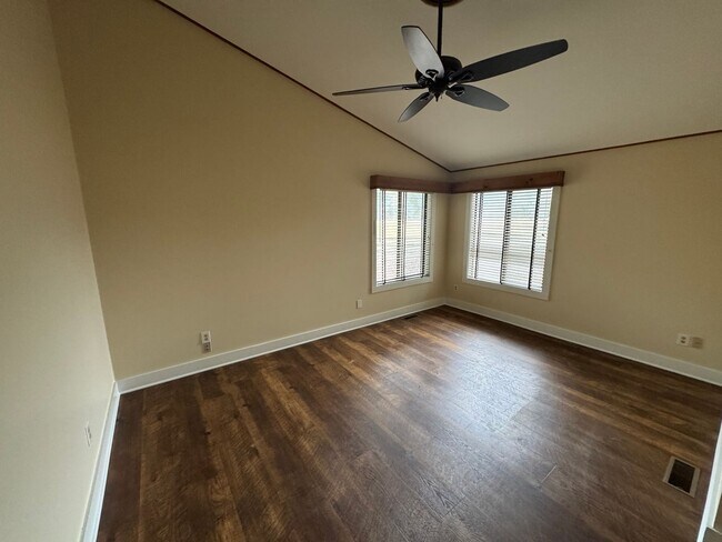 Building Photo - 3 Bedroom 3 Bath Beauty on Golf Course with Wet Bar and Storage Building