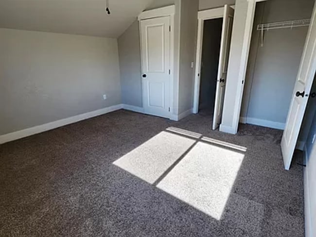Building Photo - Beautiful 3 bed 3 bath home available in C...
