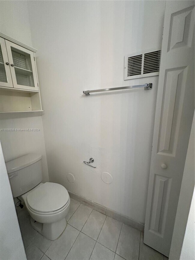 Building Photo - 2731 NE 3rd Dr