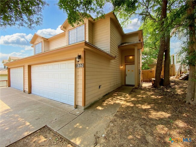 Building Photo - 833 Sagewood Trail
