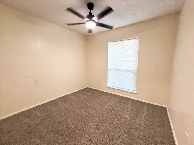 Building Photo - 3519 Acorn Way Ln