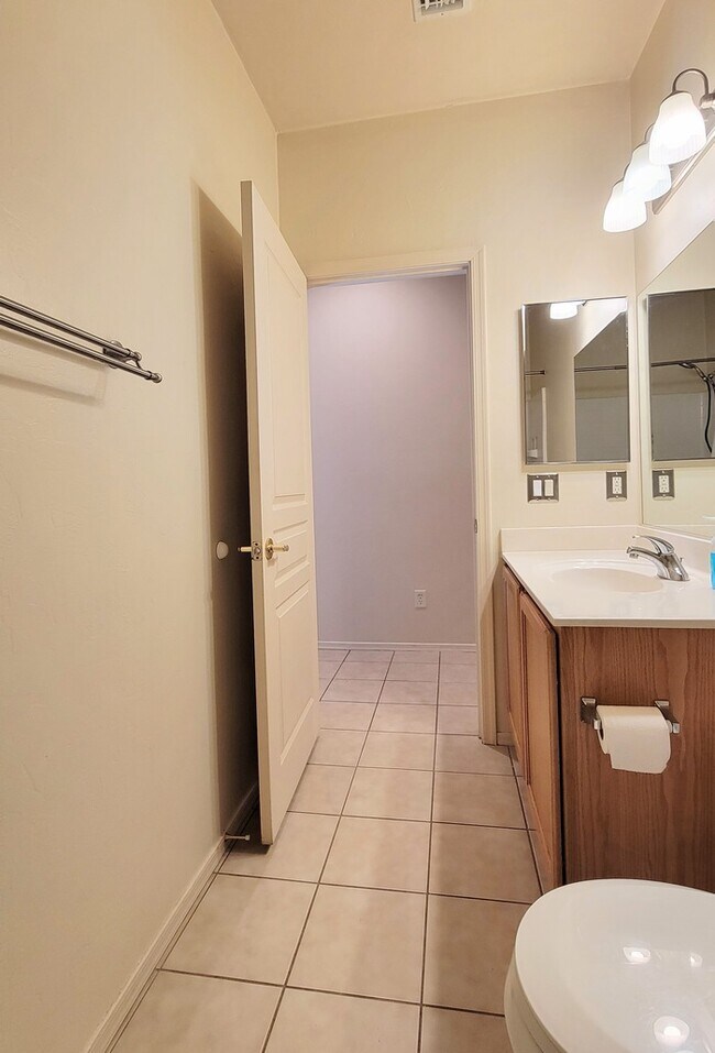 Building Photo - Pet friendly Civano home