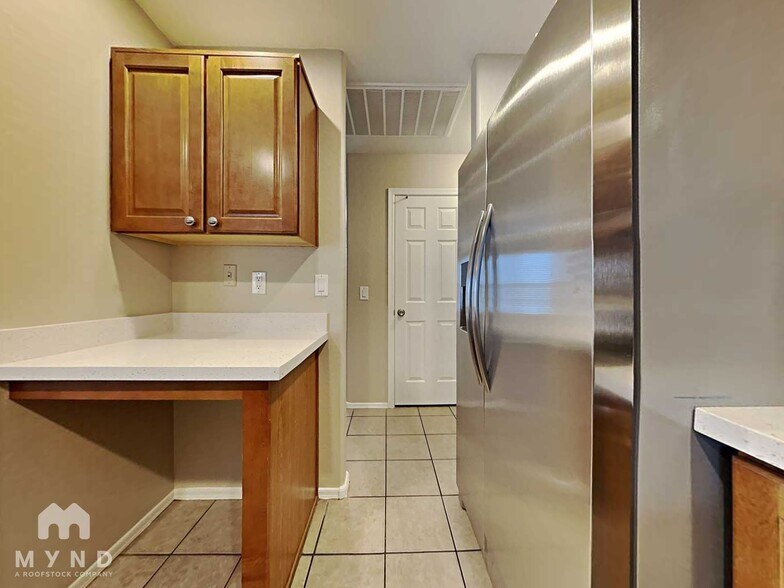 Building Photo - 3420 W St Anne Ave