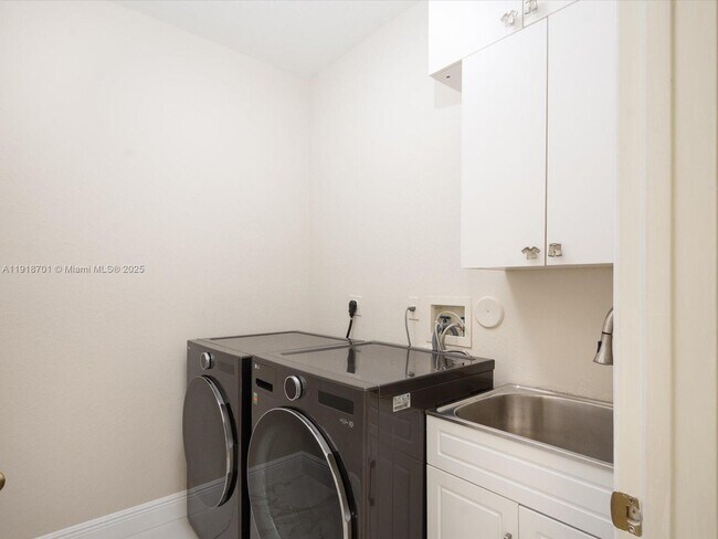 Building Photo - 3560 Moon Bay Cir