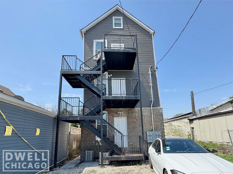 Building Photo - 1800 N Spaulding Ave