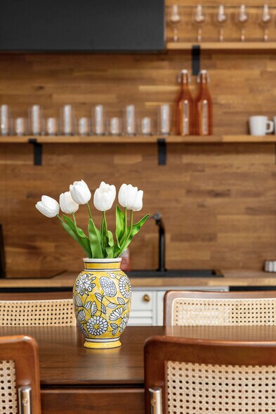 Building Photo - 3 E 9th St