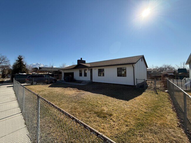 Building Photo - Five Bedroom Home, 2600 sq ft,  West Jordan, $3000/month, Fenced Yard