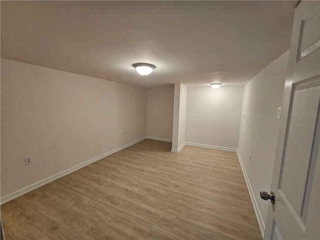 Building Photo - 2530 Wellsley Ln