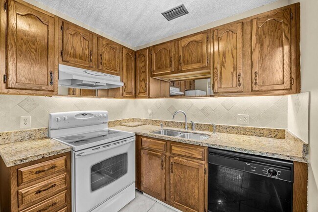 Building Photo - 29 Lake Vista Trail