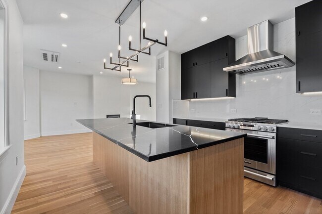 Building Photo - 903 Beacon St