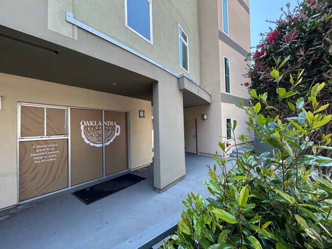 Building Photo - 371 30th St