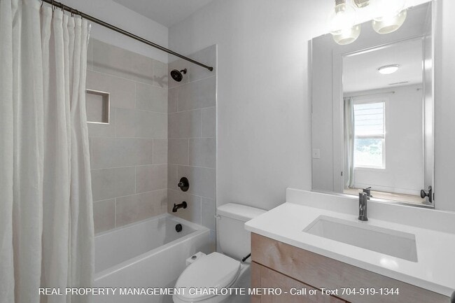 Building Photo - 1609 Parkwood Ave