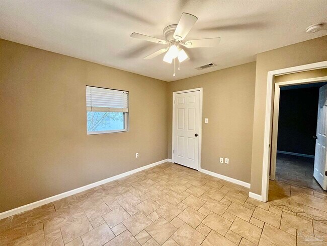 Building Photo - 1127 Redwood Ln