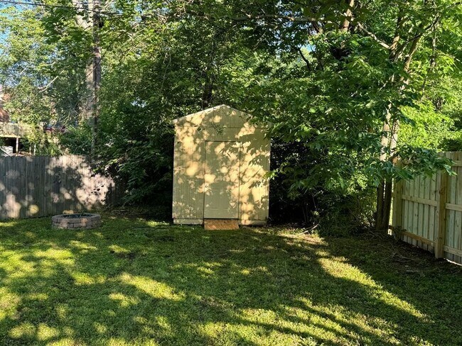 Building Photo - 105 Aster Pl