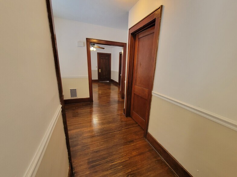 Building Photo - 114 Roser St