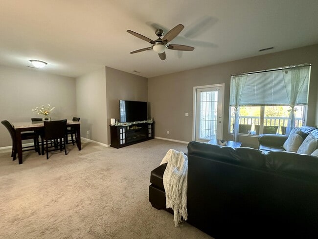 Building Photo - 1078 W Summerfield Gln Cir