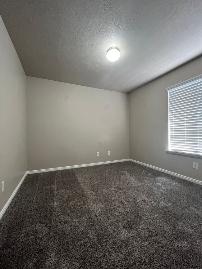 Building Photo - 3 Bedroom/2.5 Bathroom Townhome in Riverton