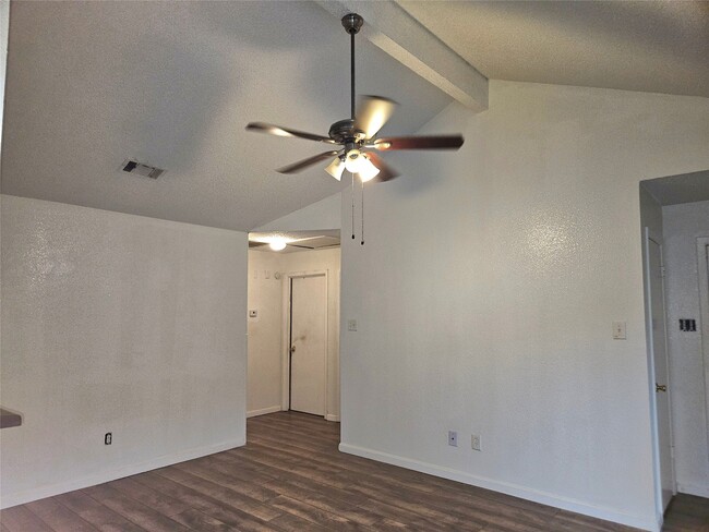 Building Photo - 10810 Parkland Woods Dr