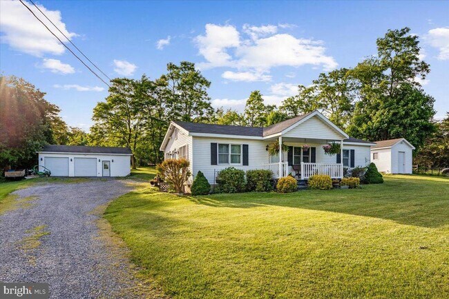 Building Photo - 709 Dicks Hollow Rd
