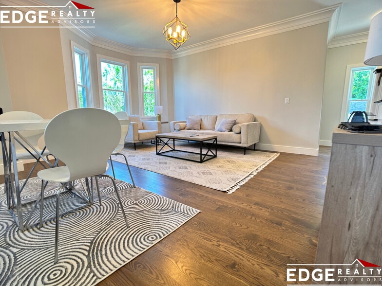 Building Photo - 240 Palfrey St