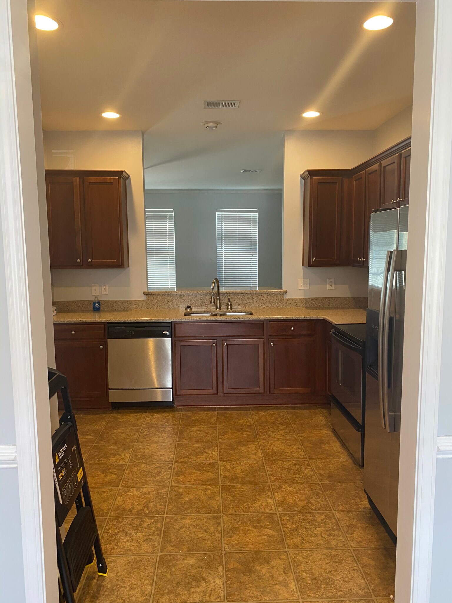 Building Photo - 107 Hemingway Cir