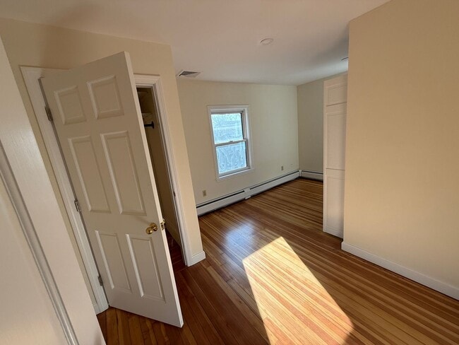 Building Photo - 40 Lincoln Ave