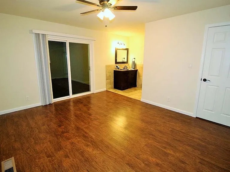 Building Photo - 464 E Magill Ave