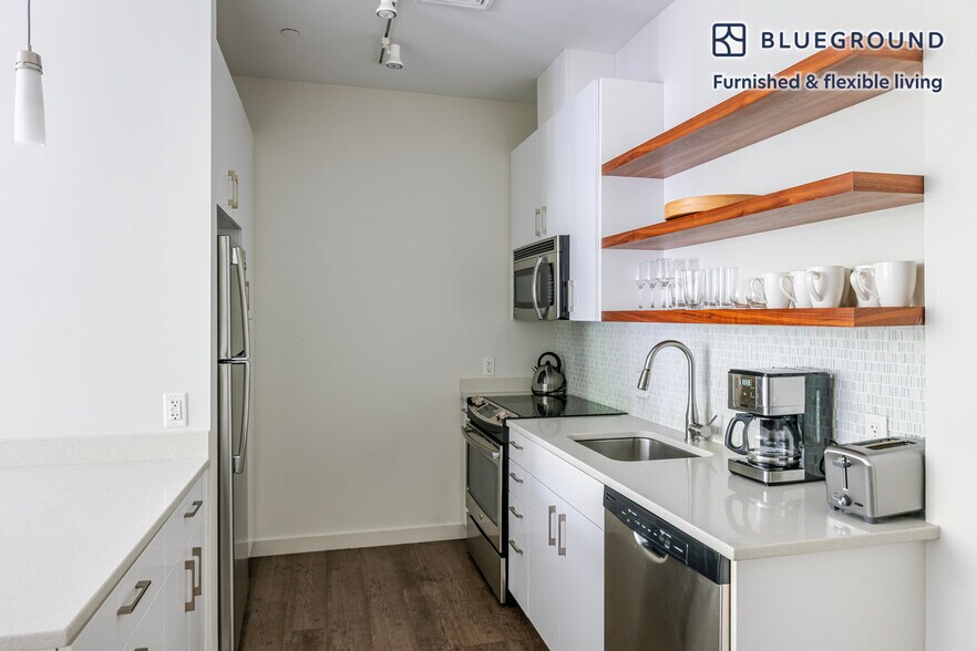 Building Photo - 240 Sidney St