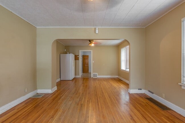 Building Photo - 220 W Madison St