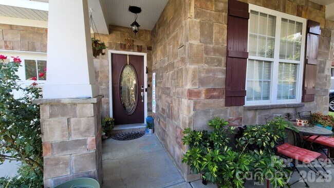 Building Photo - 6508 Manitoba Ln