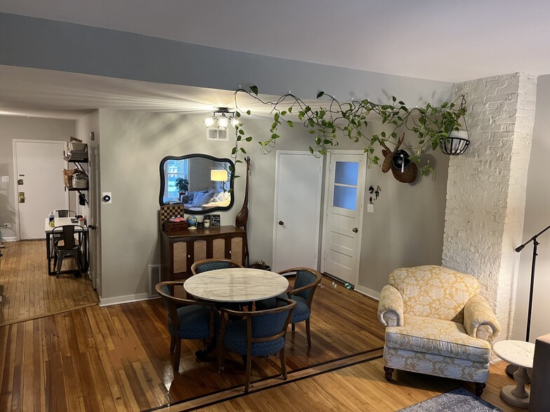 Building Photo - 4128 N Lincoln Ave