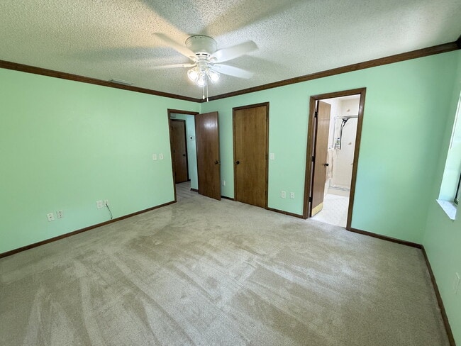 Building Photo - 6203 Emerson Dr