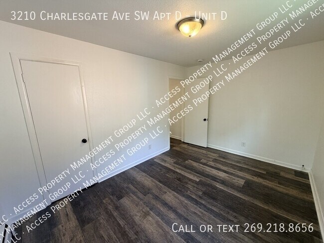 Building Photo - 3210 Charlesgate Ave SW