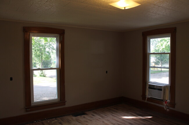 Living room - hardwood floors are getting refinished - the sanding has been done. - 710 Clark st