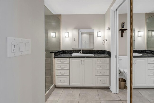 Building Photo - 1 Beach Dr SE