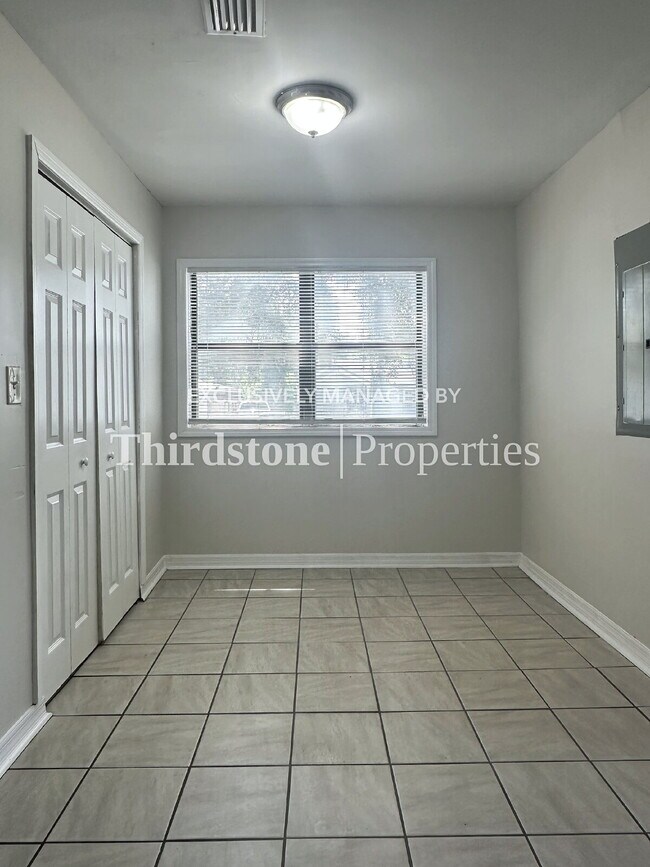 Building Photo - 1173 W 27th St
