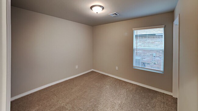 Building Photo - Very Nice Brand New 4 Bedroom home in Mustang Schools