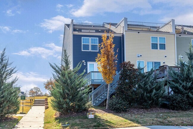 Building Photo - Corner Townhome with Roof Top Deck in Down...