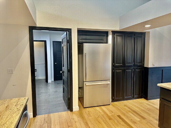 Building Photo - 4 Lois Ln