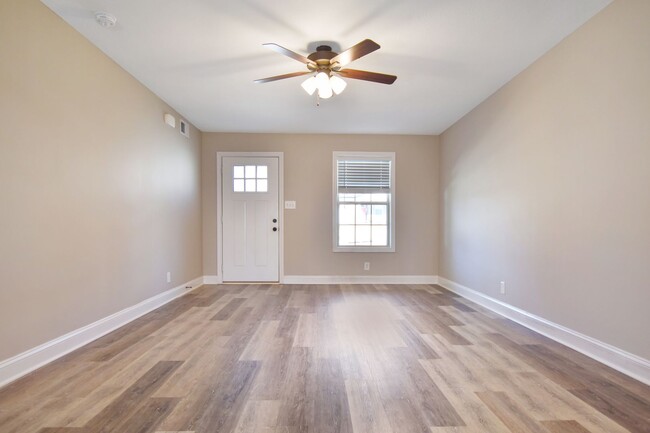 Building Photo - Pet Friendly Three Bedroom with Bonus!