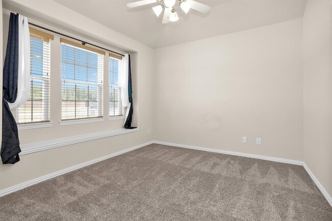 Building Photo - 223 Shoreview Dr