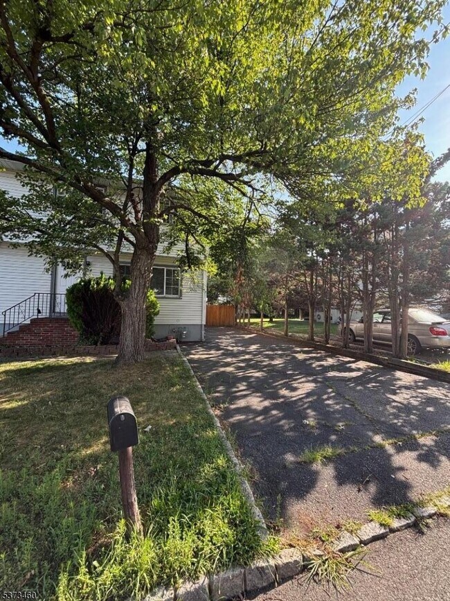 Building Photo - 80 Cedarhurst Ave