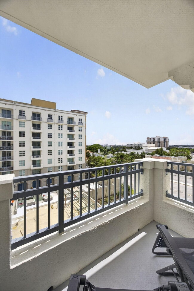 Building Photo - 403 S Sapodilla Ave