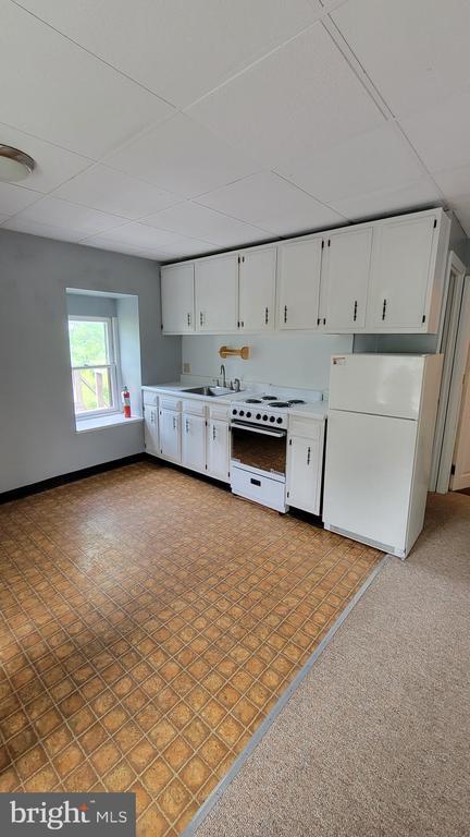 Building Photo - 409 Country Club Rd