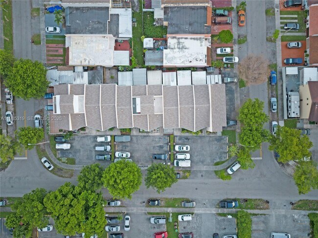 Building Photo - 1758 W 58th St