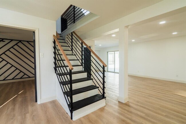 Building Photo - 1402 Bayou Shore Dr