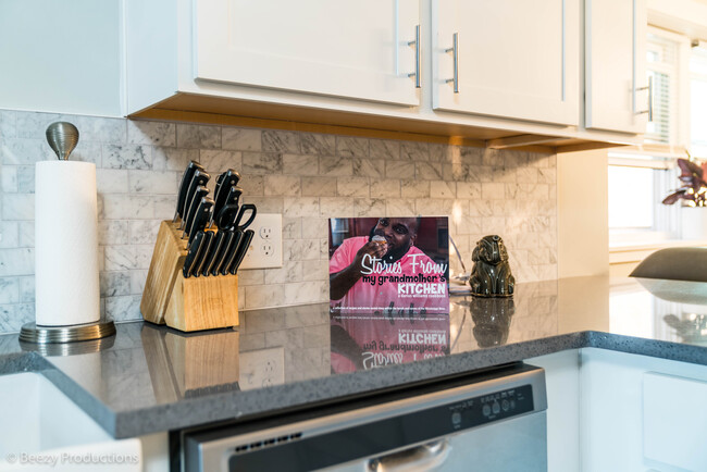 Kitchen 3 - 3714 Clarence Ave