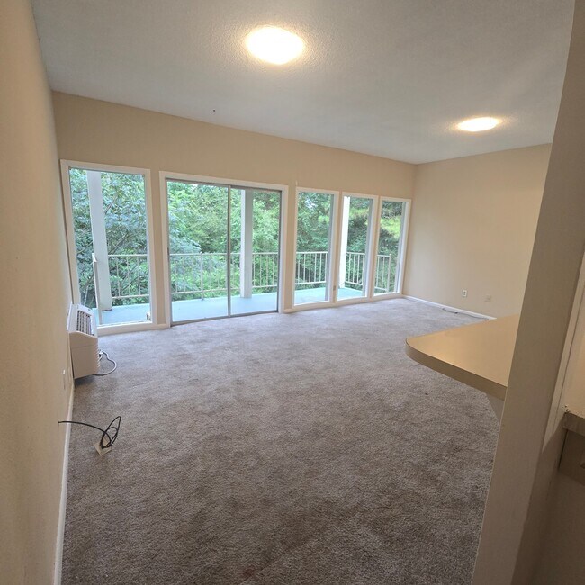 Building Photo - 360 Aquarius Dr